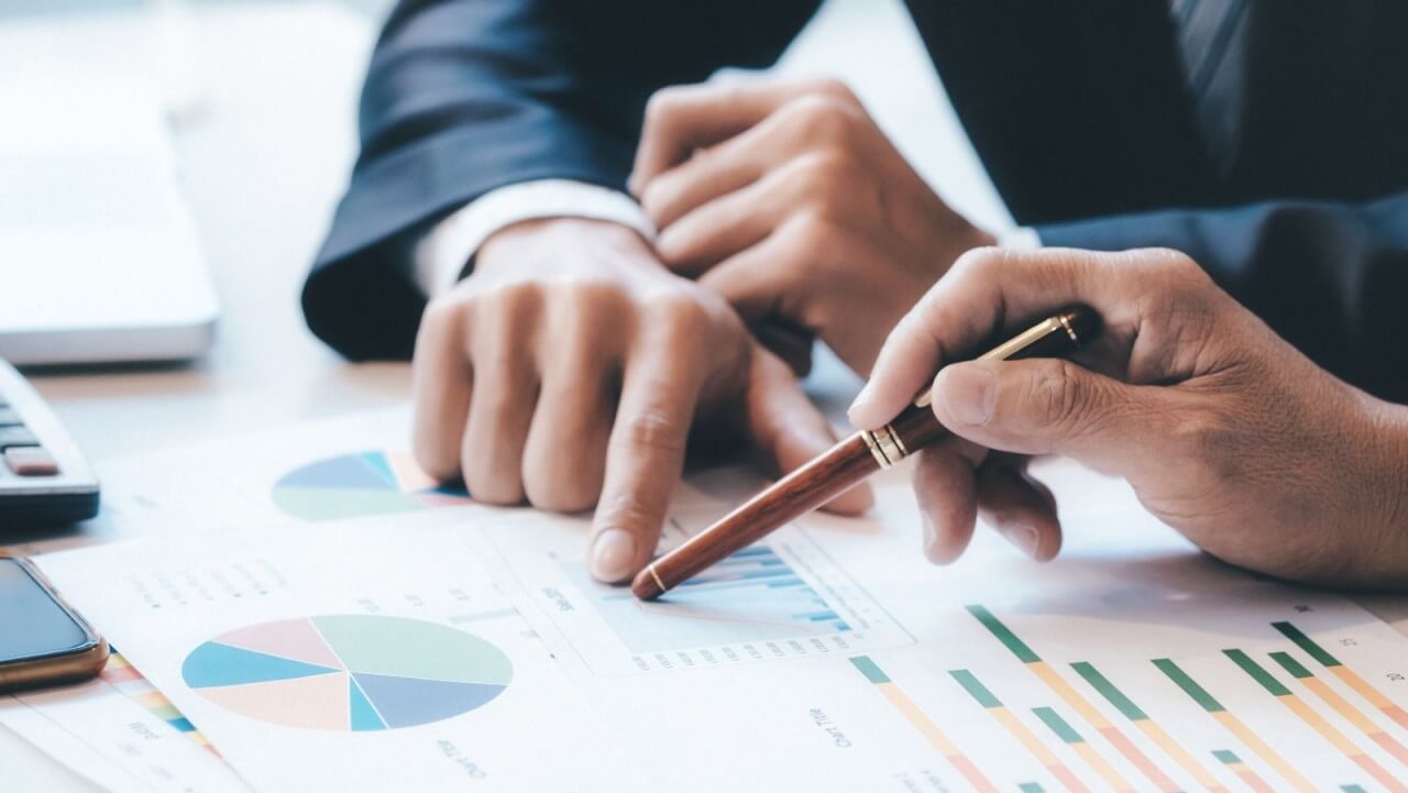 Wie Du in 7 Schritten Dein Geld richtig investierst Geld investieren: Die 7 besten Tipps