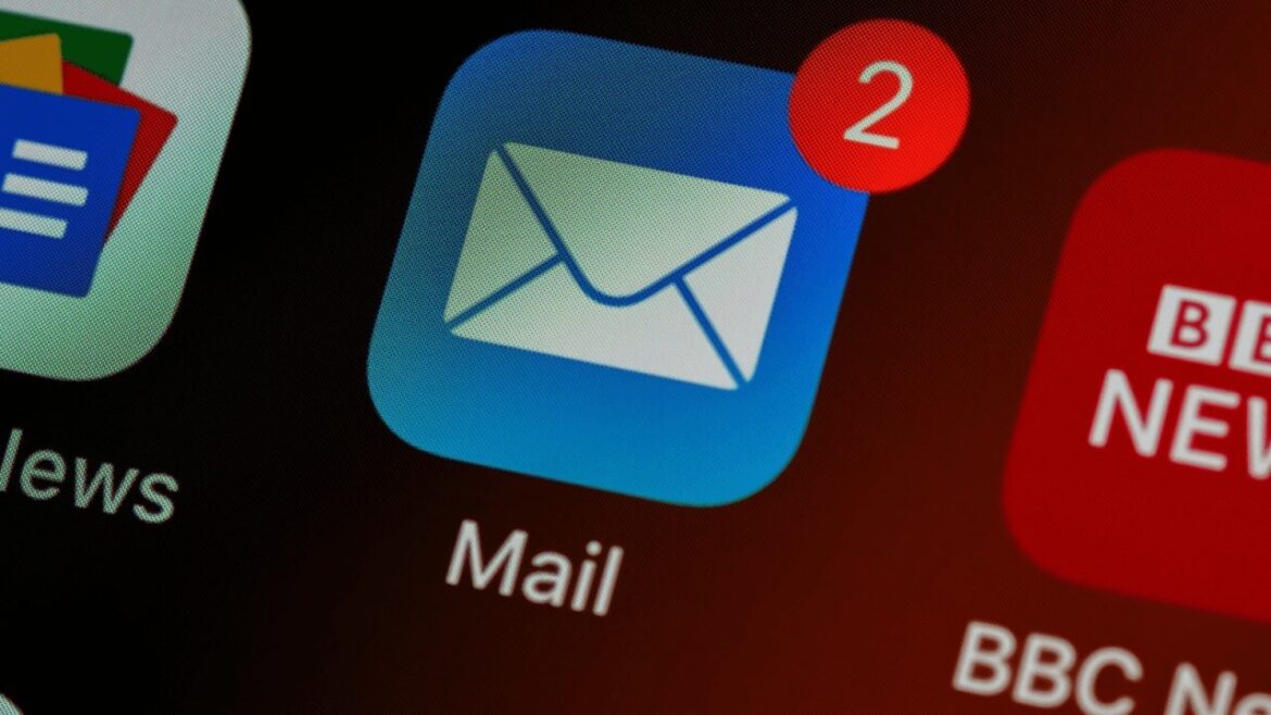 Wie schreibt man eine Email: Die richtige E-Mail Etikette